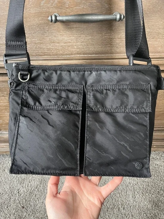 Athleta Crossbody Shoulder Bag - Lightweight Everyday Carry - Picture 2 of 6